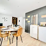 דירה L'escale - 2 Bedrooms - Free Parking & Wifi גרנובל